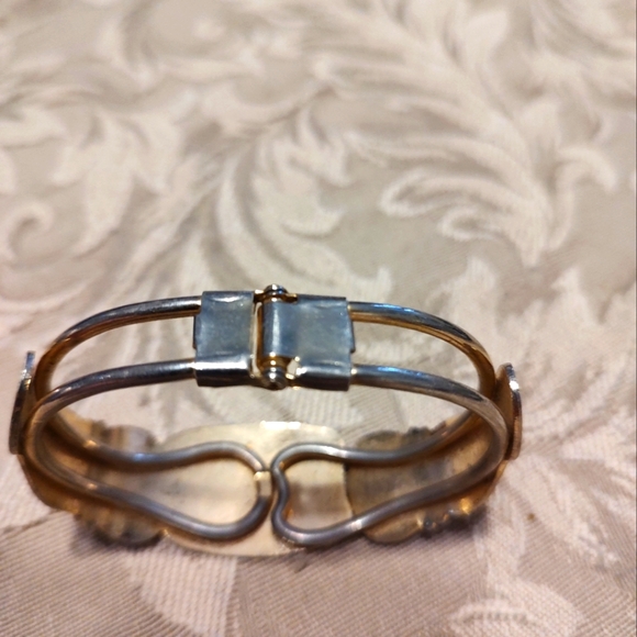 💙🦄💙Glorious 80's RARE Vintage Enameled Unicorn & Floral Hinge Bangle Bracelet - Picture 5 of 14